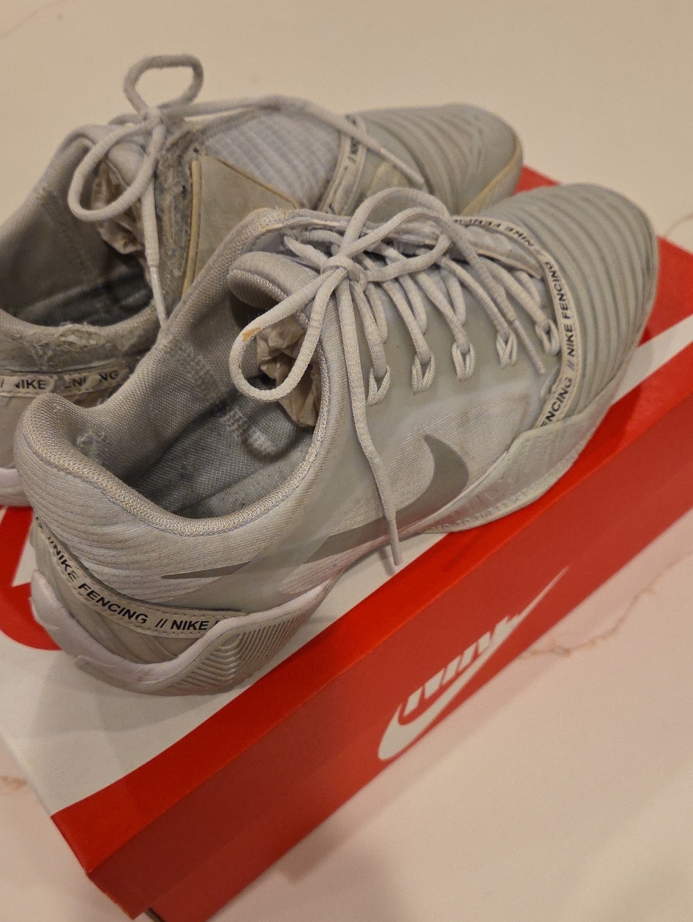 Nike Men’s White Ballestra 2 Fencing Shoes Size 8